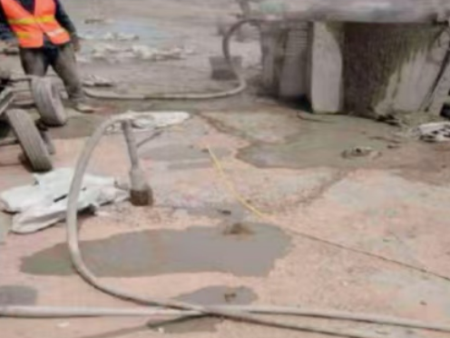 合肥水泥混凝土路面板底注浆技术 路面脱空注浆整治方案